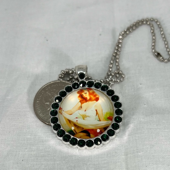 Retro handmade Vintage Pinup Necklace surrounded in Gorgeous Green CZ Stones - Picture 12 of 13